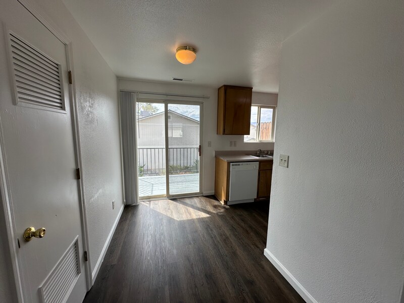 Building Photo - 1258 W Newlands Dr