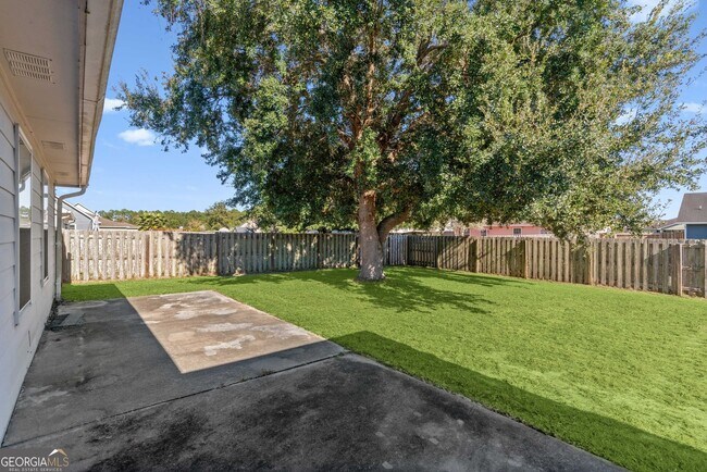 Building Photo - 3BR/2BA with a Fenced Back Yard