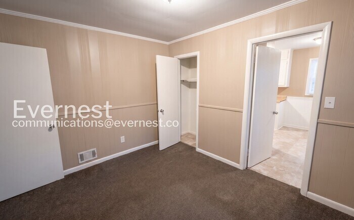 Building Photo - 317 Westwood Dr