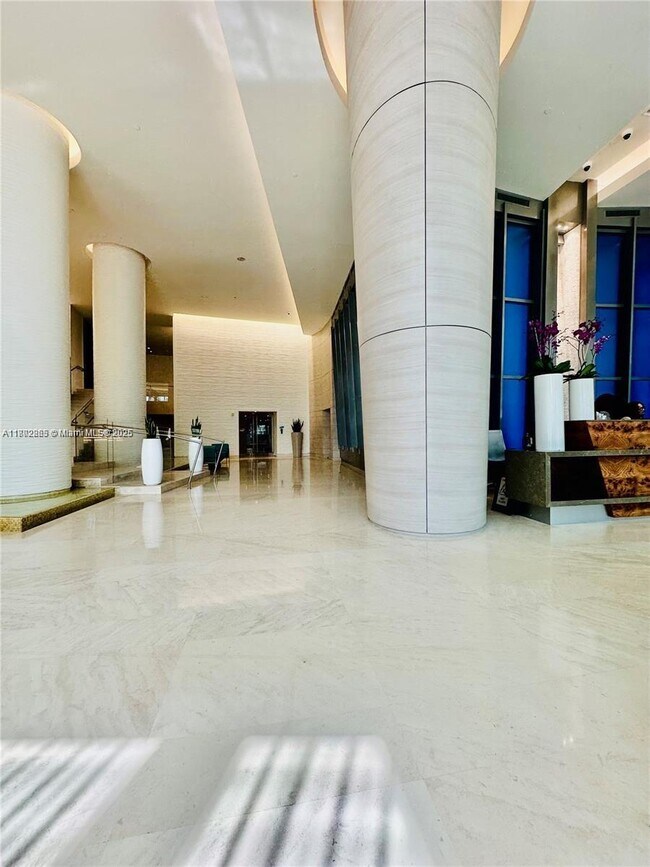 Building Photo - 18201 Collins Ave