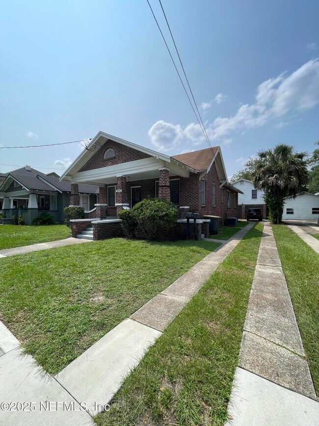 Building Photo - 2137 Dellwood Ave
