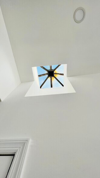 Livingroom Skylight - 5406 Kennedy Blvd W