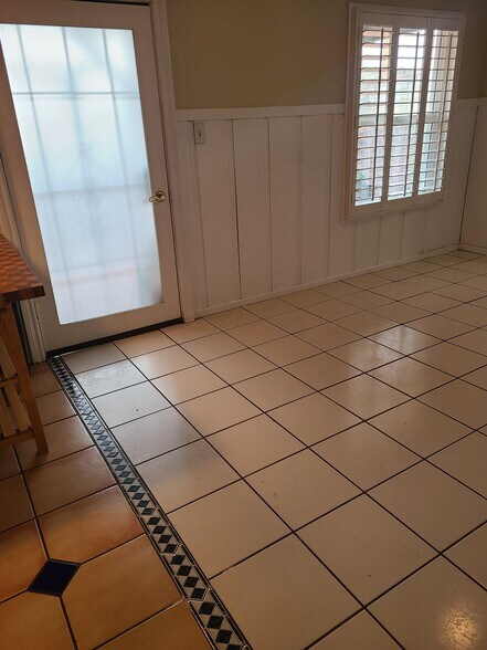 Building Photo - 5831 Adelaide Ave