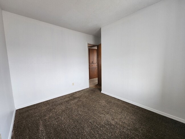 Building Photo - Cute 3 bedroom Townhome in Shawnee!