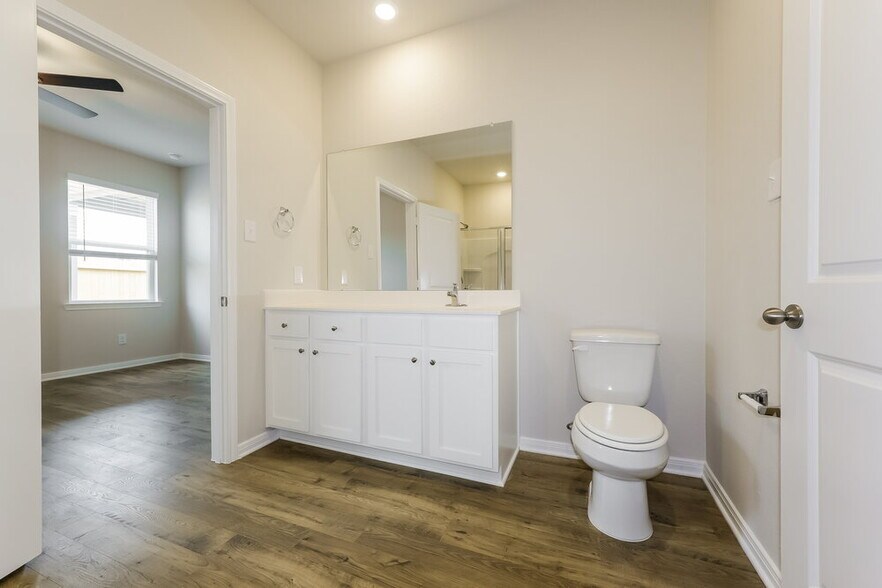 Building Photo - 15663 Plum Brk Dr