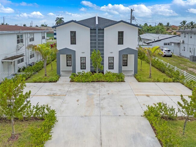 Building Photo - 1459 NW 2nd Ave