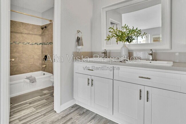 Building Photo - 4082 Mahaila Ave