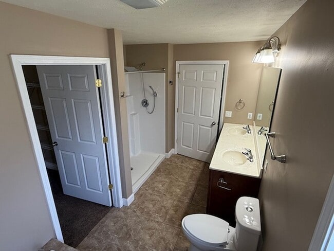 Building Photo - 417 DALHLIA