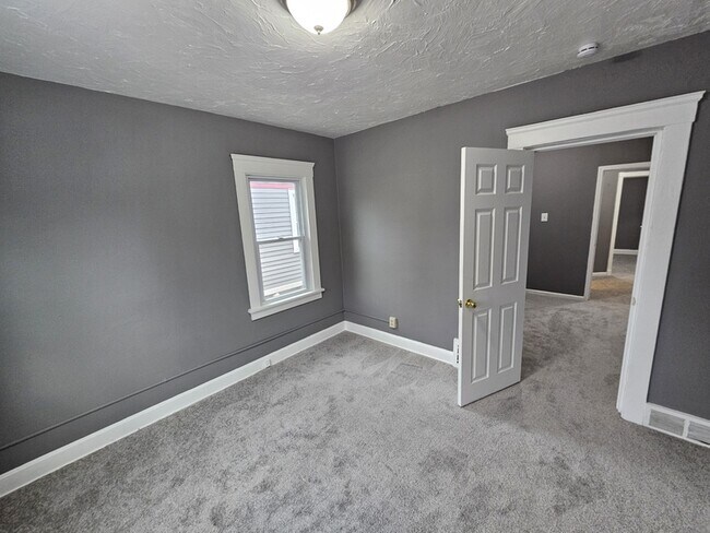 Building Photo - 440 E 115th St