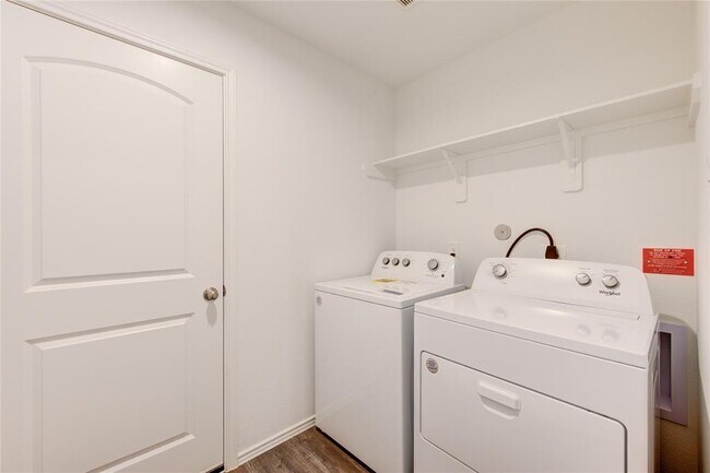 Building Photo - 24434 Elmwood Falls Dr