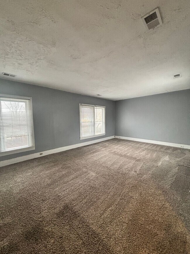 Building Photo - 2337 E 5th Ave