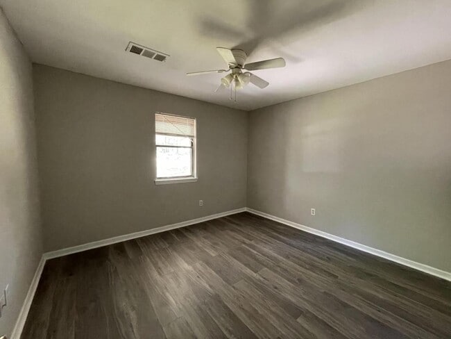 Building Photo - 2000 Patterson Ct