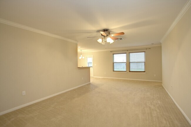 Building Photo - 2201 Abeto Dr
