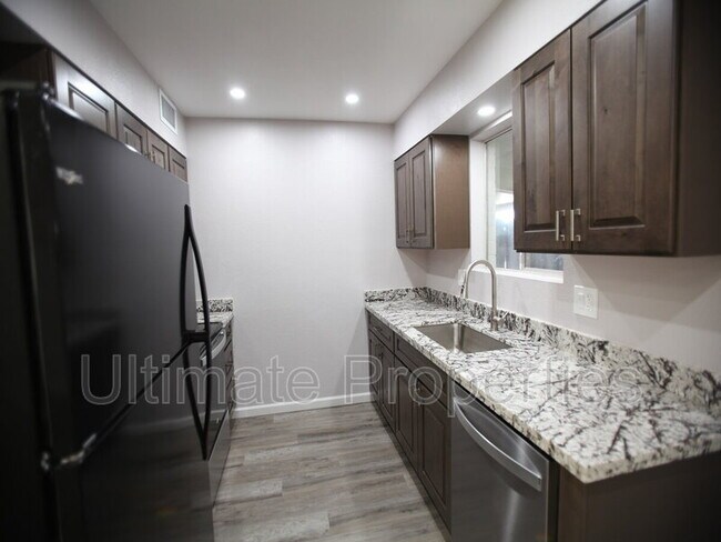 Primary Photo - 10418 W Deanne Dr