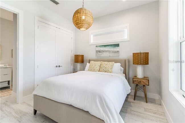 Building Photo - 580 Broadway St