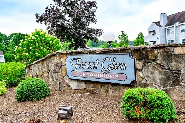 Primary Photo - 1 Forest Glen Cir