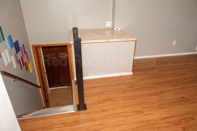 Building Photo - 502-138 138 St E
