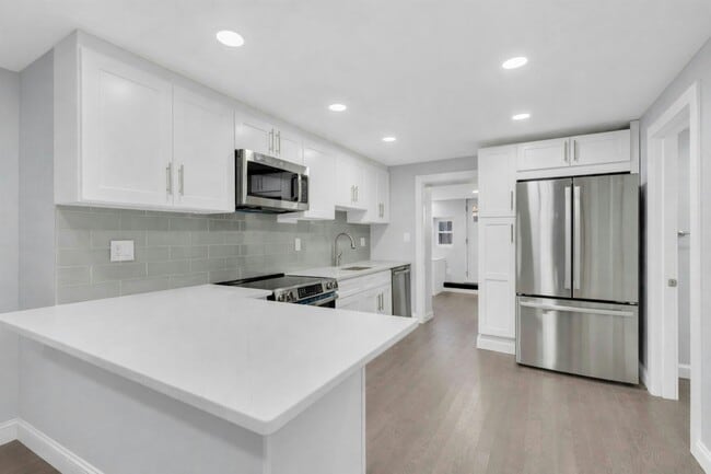 Building Photo - 826 Grand St