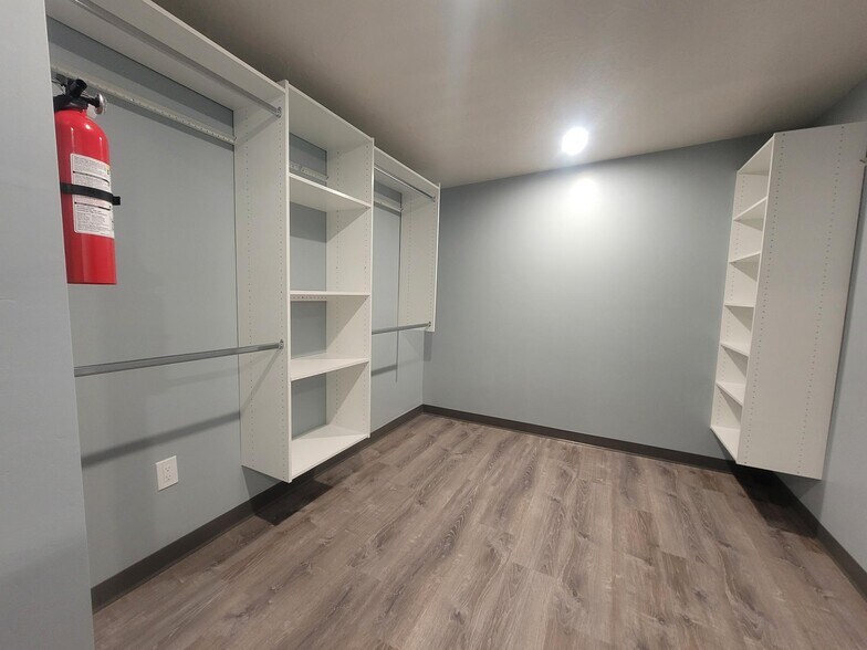 Building Photo - 168 E 70 S