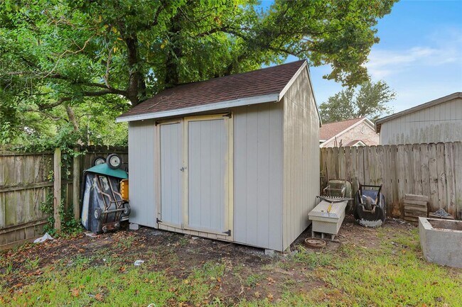 Building Photo - 1350 Holbech Ln