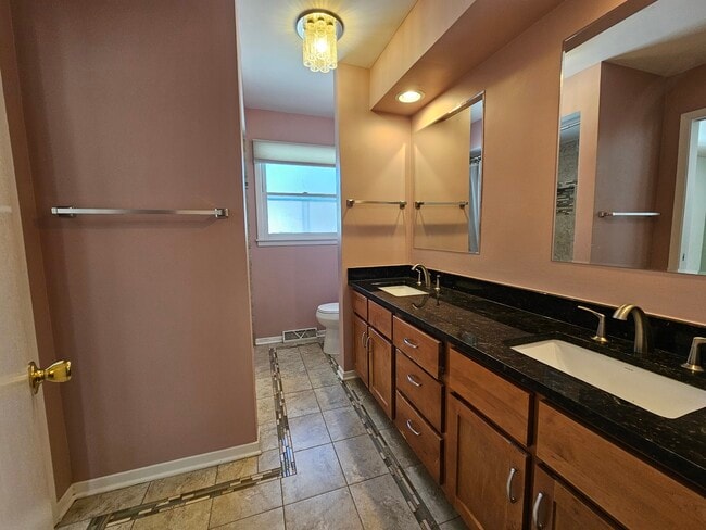 Building Photo - 9924 Crawford Ave