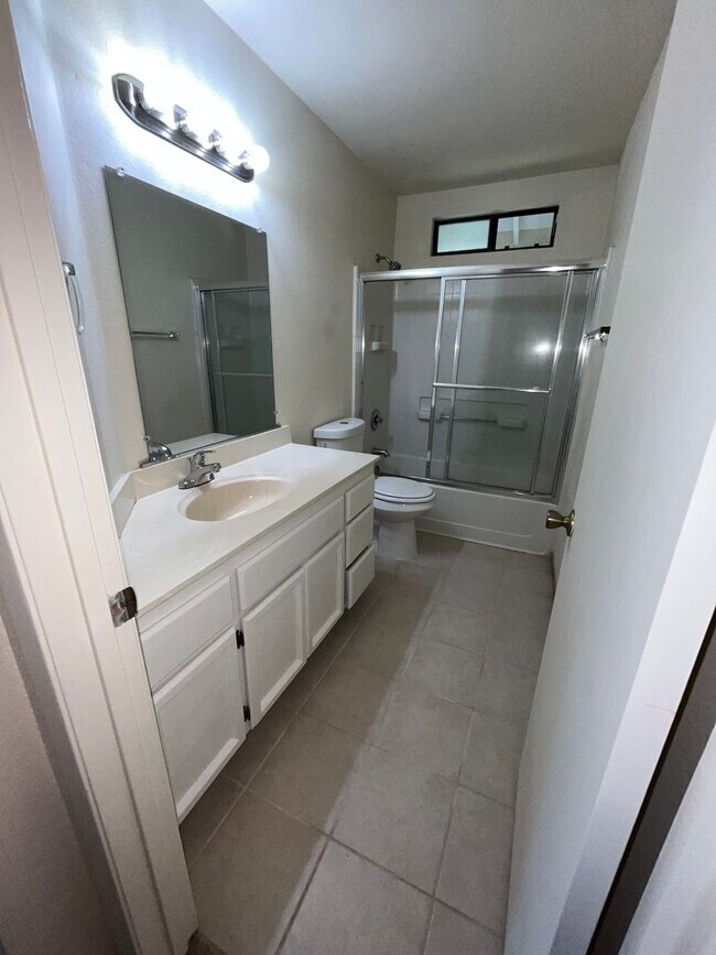 Building Photo - 4 Bed | 2 Bath | 1814SF | 2 Car Garage | Single Story |  Tenant pays $175 monthly for WS&G