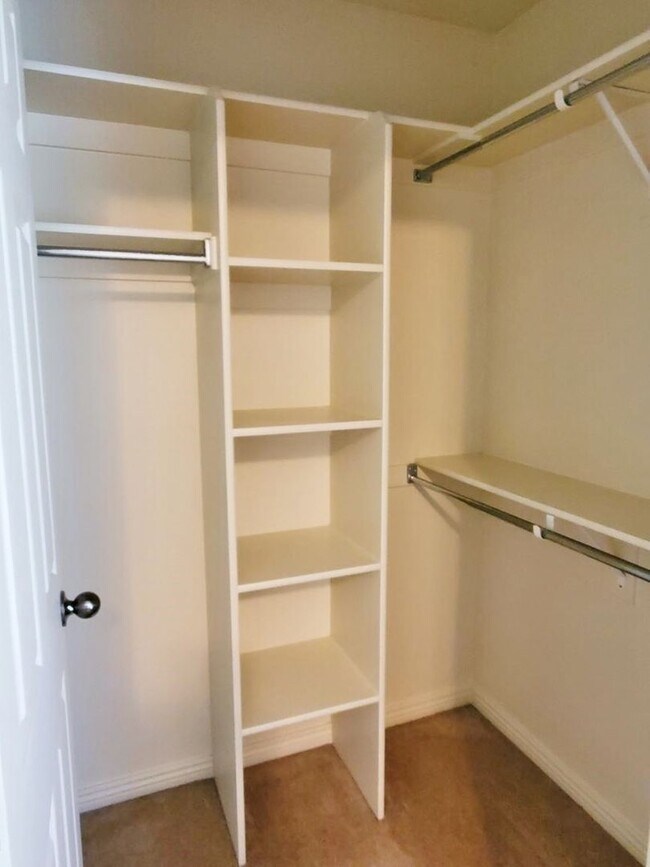 Building Photo - 2 Bd 1.5 Bath Duplex in Milcreek