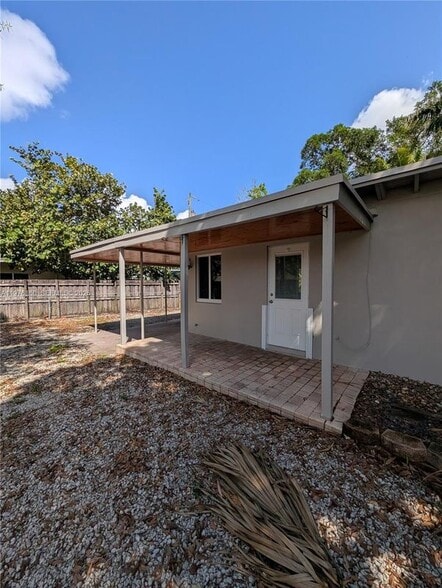 Building Photo - 1029 SW 22nd St