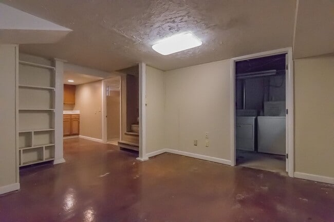 Building Photo - COLLEGE PRE-LEASING