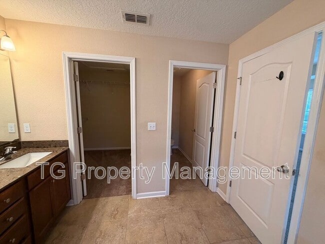 Building Photo - 247 Shetland Dr