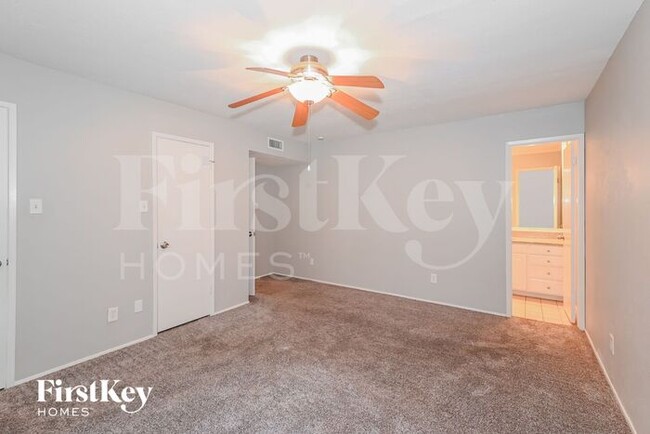 Building Photo - 6333 Fallbrook Dr