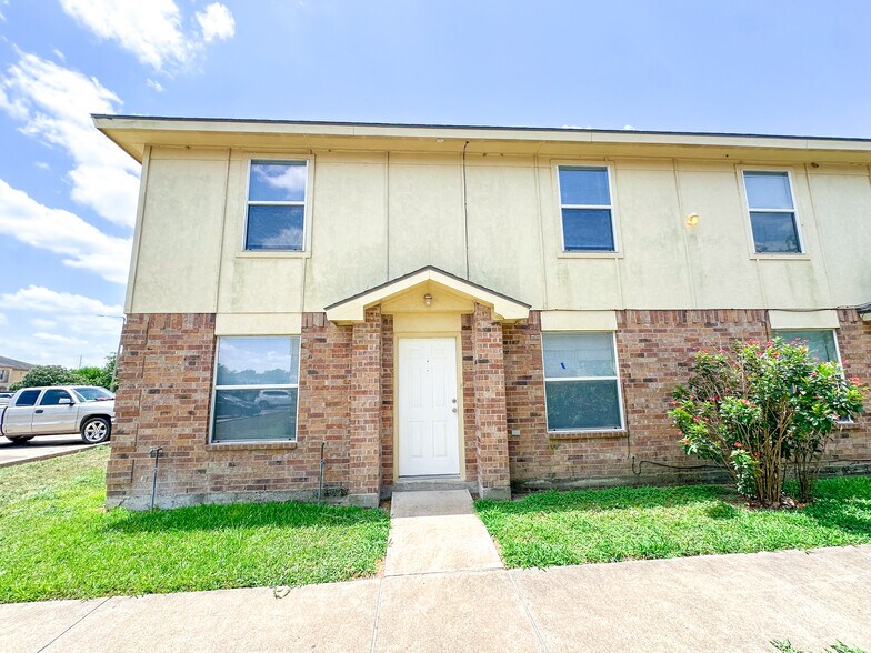 Building Photo - 709 Sonesta Dr