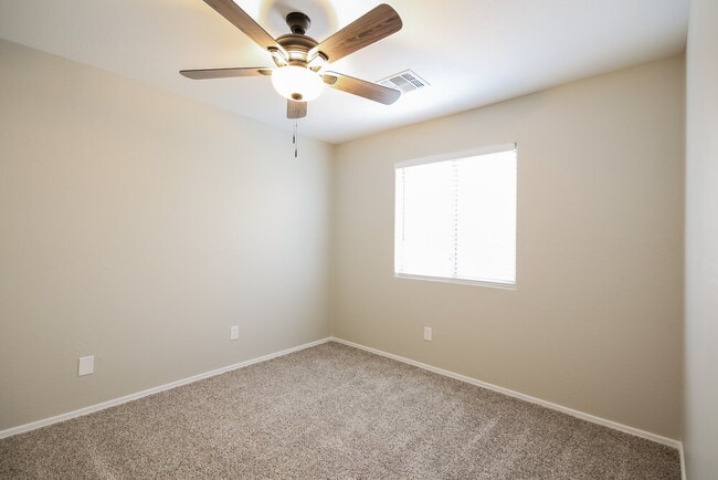 Building Photo - 7030 S 44th Ln