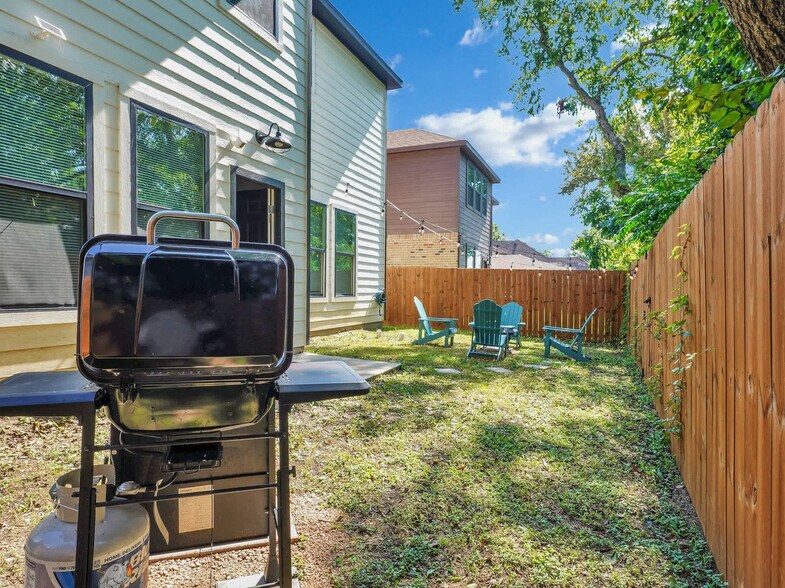 Building Photo - 721 Perry Ave