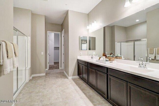 Building Photo - 1255 N Arizona Ave