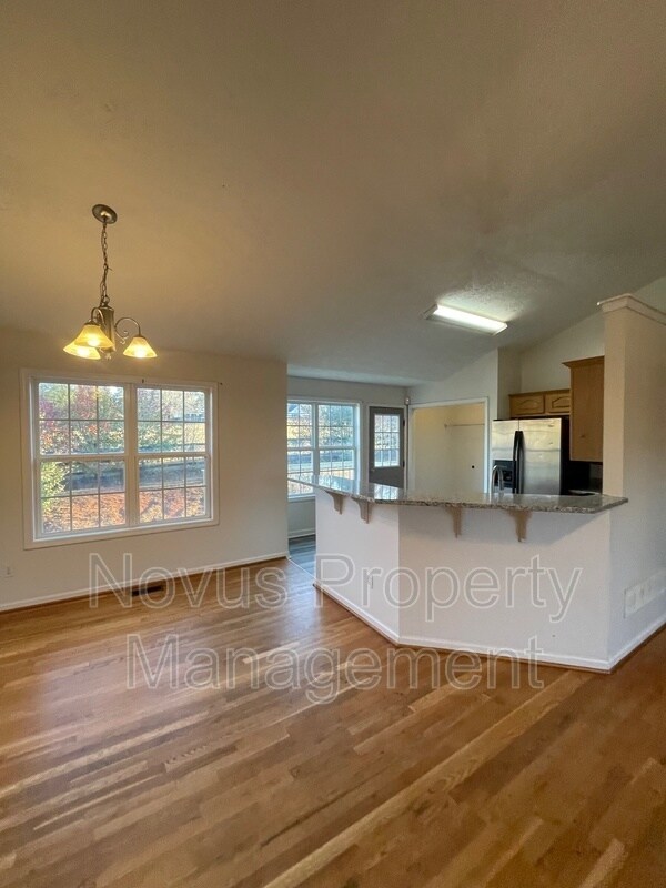 Building Photo - 721 Meadow Spring Dr