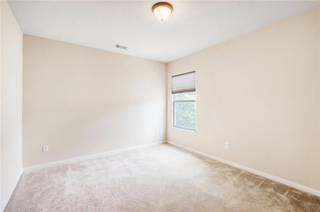 Building Photo - 2205 Independence Dr