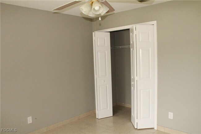 Building Photo - 703 SE 8th Terrace