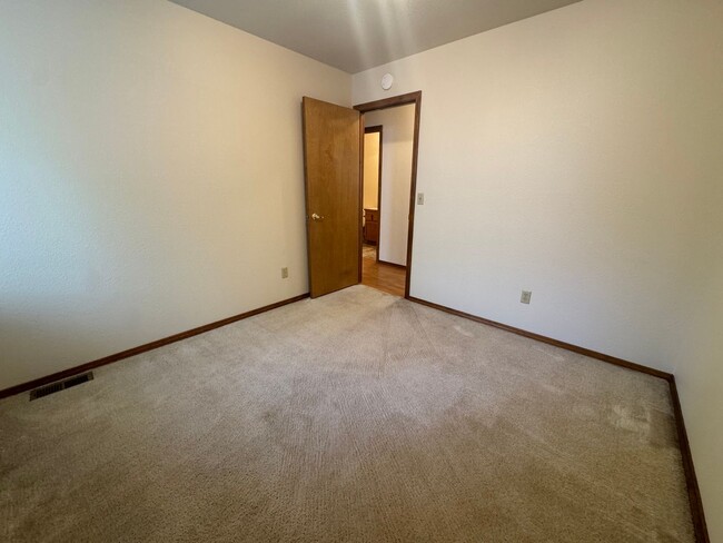 Building Photo - Now leasing in West Boise! This single-lev...
