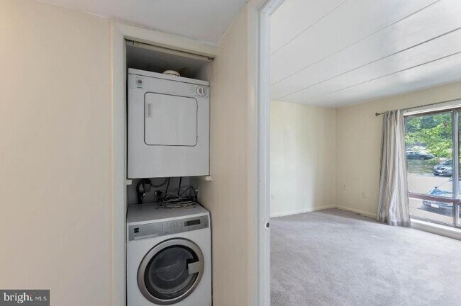 Building Photo - 114 Roberts Ln