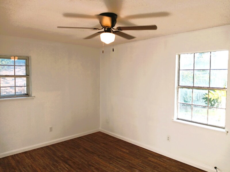 Building Photo - 252 Sanders Rd