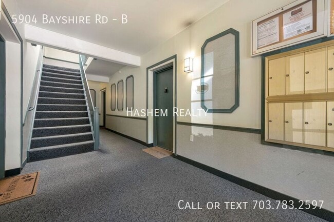 Building Photo - 5904 Bayshire Rd
