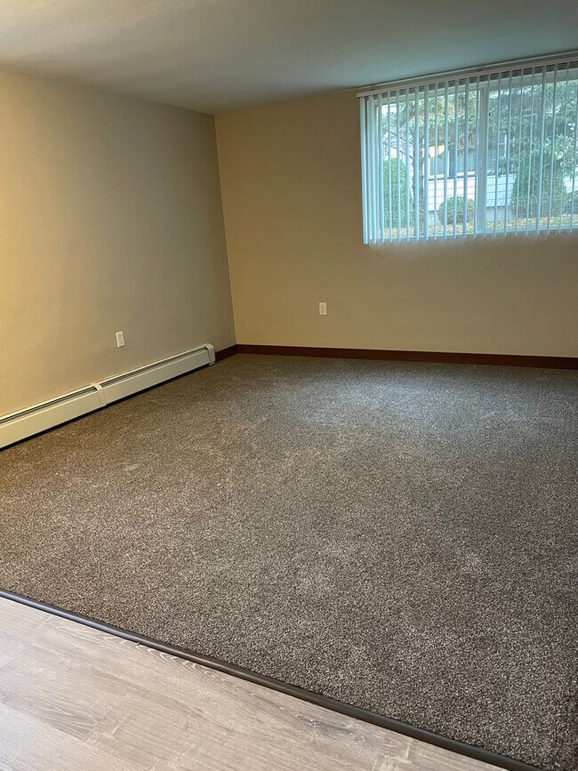 Building Photo - One Bedroom