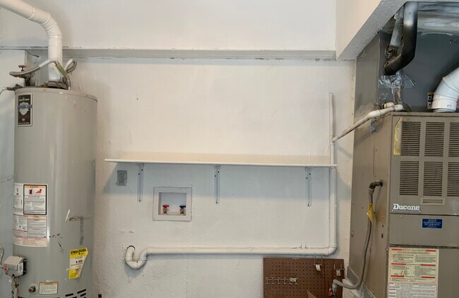 Washer/Dryer hook ups in garage - 3816 Byers Ave