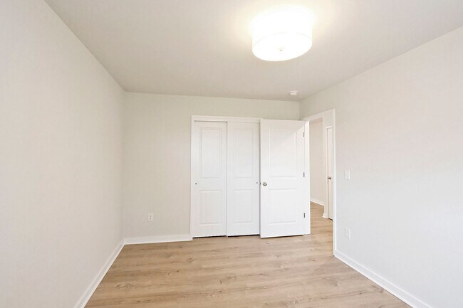 Building Photo - Renovated UVA Apartment in a Prime Location Near School of Data Science