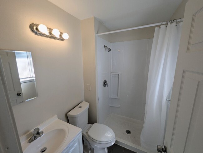 Building Photo - Room to Dream: Spacious 3-Bed in Spanish Lake