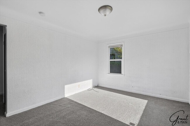Building Photo - 20259 Oakfield Ave