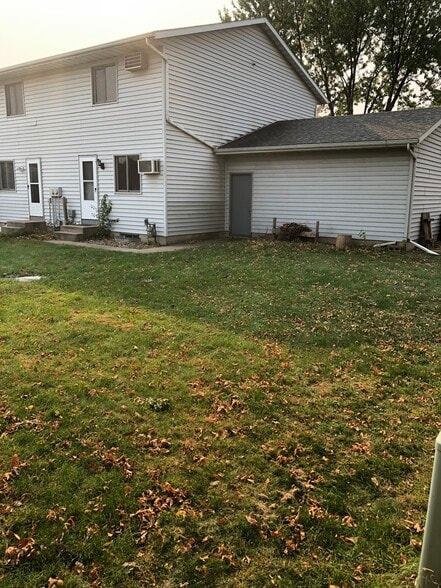 Building Photo - 907 Valley Ct