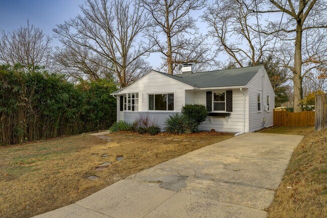 Building Photo - Charming 3BR Home with Fenced Backyard & Patio in Silver Spring