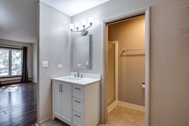 Building Photo - 1049 W Ogden Ave